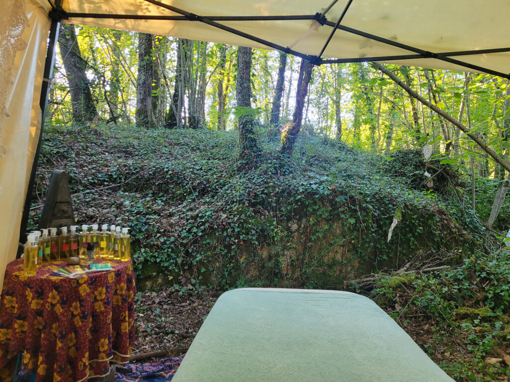 Stages Tantra en Dordogne, Ateliers Tantra en Dordogne stand massage festival melanie paziault